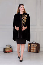 Charger l'image dans la galerie, New - Cape velvet - Majesty Cape - Cape pour femme - Cape en Velours